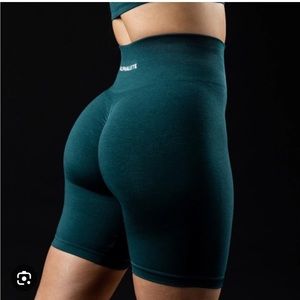 Alphalete Amplify biker shorts - dark waters